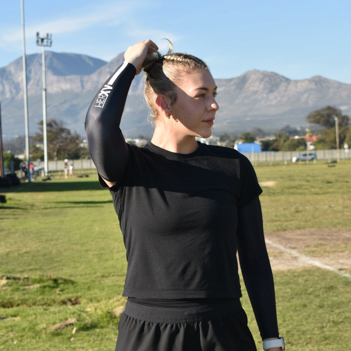 HER FIFTEEN Performance Arm Sleeves Black