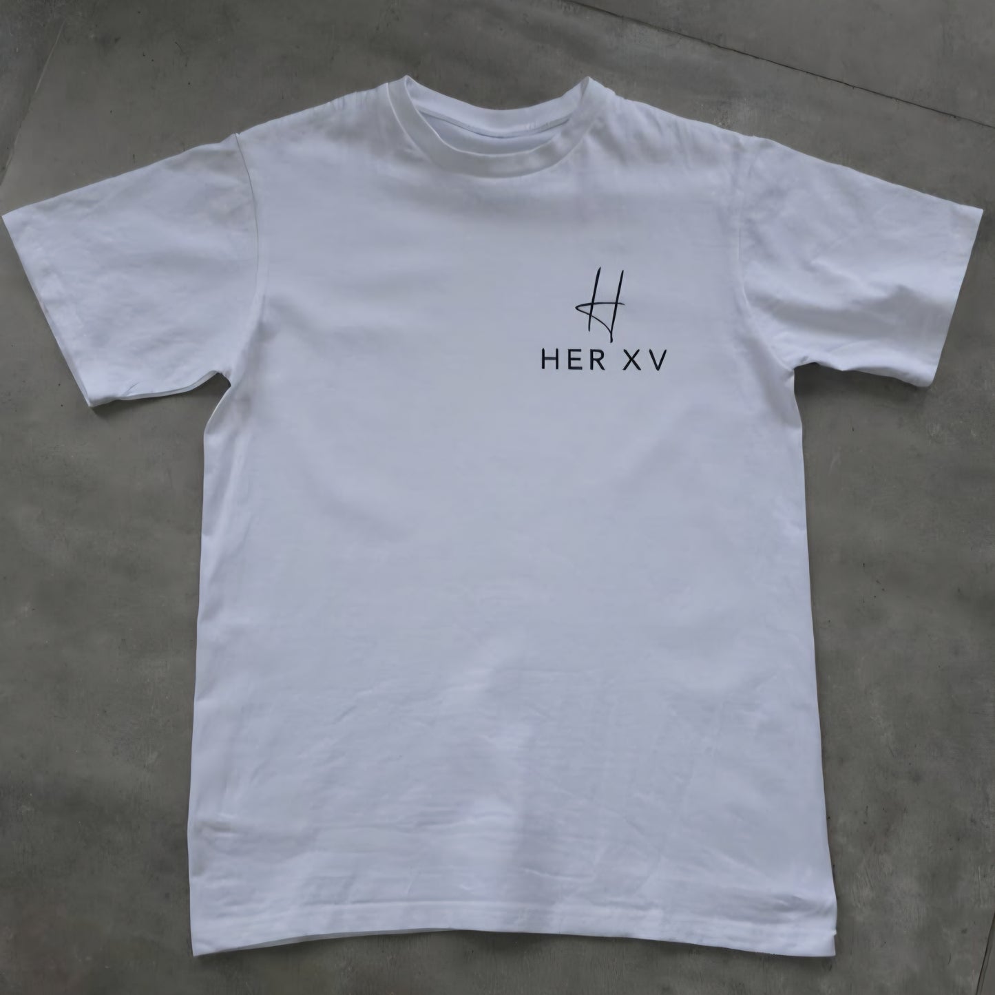 HER FIFTEEN Signature T-SHIRT