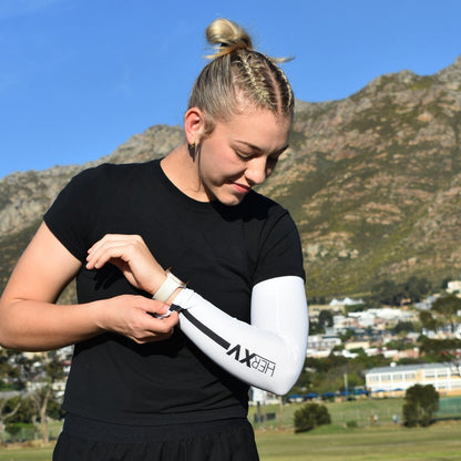 HER FIFTEEN Performance Arm Sleeves White